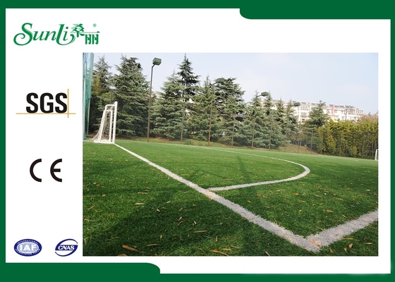 Voetbal die het Kunstmatige Gras Duren installeren die Natuurlijk kijken